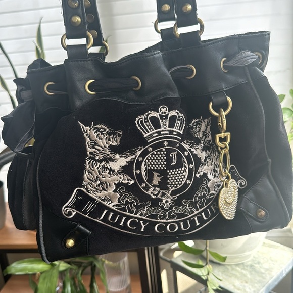 🏈 🚨 02' Juicy Couture Velour Daydreamer Tote +Charm - Picture 1 of 10